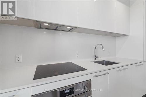 #811 -200 Sudbury St, Toronto, ON - Indoor Photo Showing Kitchen With Upgraded Kitchen