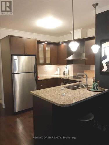 402 - 1430 Yonge Street, Toronto, ON - Indoor Photo Showing Kitchen With Double Sink With Upgraded Kitchen