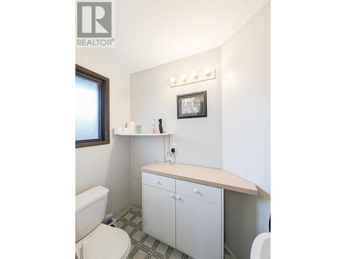 5474 Tatton Station Road, 100 Mile House, BC - Indoor Photo Showing Bathroom