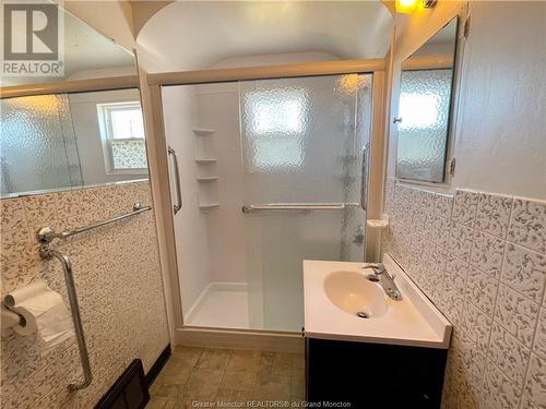 467 High St, Moncton, NB - Indoor Photo Showing Bathroom