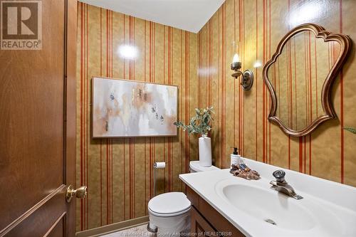 2477 Mark Avenue, Windsor, ON - Indoor Photo Showing Bathroom