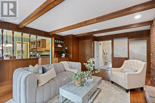 2477 Mark Avenue, Windsor, ON - Indoor Photo Showing Living Room