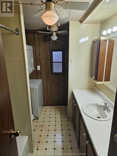 2450 North Townline Road, Lasalle, ON - Indoor Photo Showing Bathroom