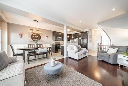 33 Redcedar Crescent, Hamilton, ON - Indoor Photo Showing Living Room