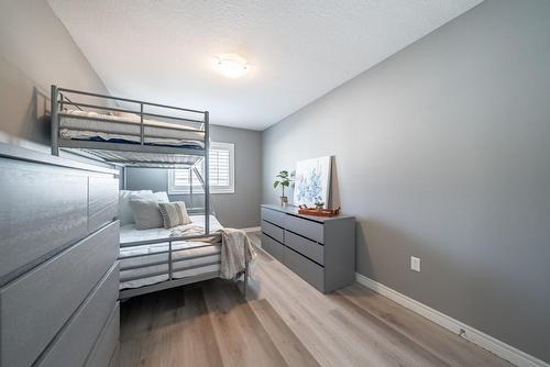 33 Redcedar Crescent, Hamilton, ON - Indoor Photo Showing Bedroom