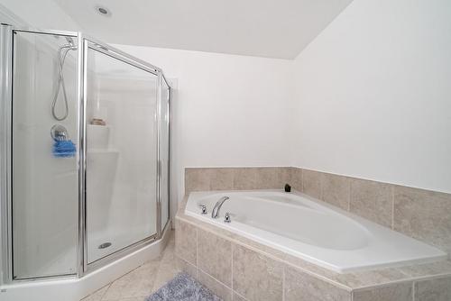 33 Redcedar Crescent, Hamilton, ON - Indoor Photo Showing Bathroom