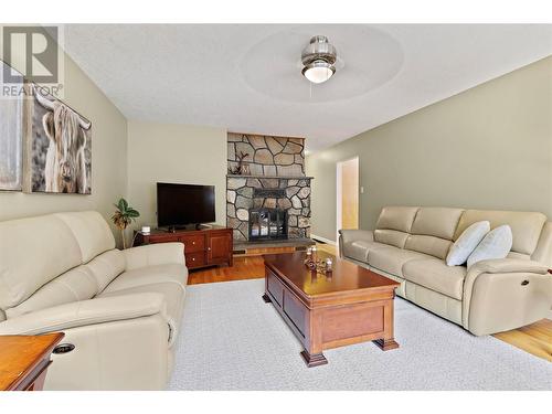 1631 60 Street Ne, Salmon Arm, BC - Indoor Photo Showing Living Room With Fireplace