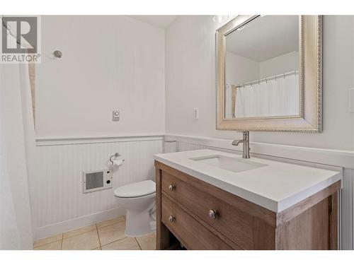 1631 60 Street Ne, Salmon Arm, BC - Indoor Photo Showing Bathroom