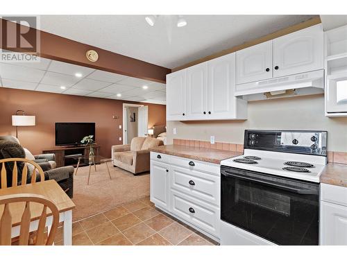 1631 60 Street Ne, Salmon Arm, BC - Indoor Photo Showing Kitchen
