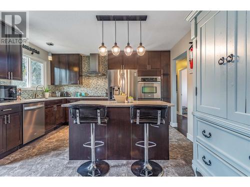 842 Mckenzie Road, Kelowna, BC - Indoor Photo Showing Kitchen With Upgraded Kitchen