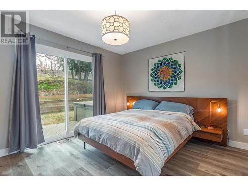 842 Mckenzie Road, Kelowna, BC - Indoor Photo Showing Bedroom