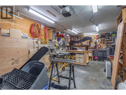 842 Mckenzie Road, Kelowna, BC - Indoor Photo Showing Garage