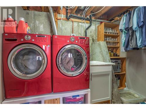 842 Mckenzie Road, Kelowna, BC - Indoor Photo Showing Laundry Room