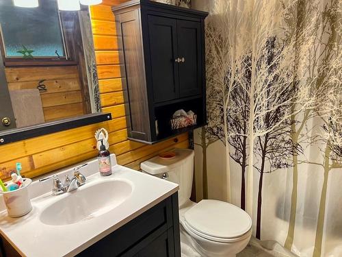 16253 Selkirk Road, Crawford Bay, BC - Indoor Photo Showing Bathroom