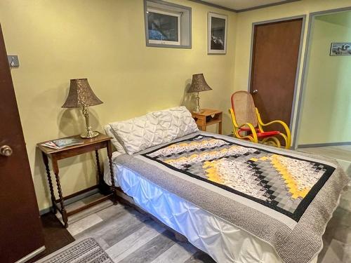 16253 Selkirk Road, Crawford Bay, BC - Indoor Photo Showing Bedroom