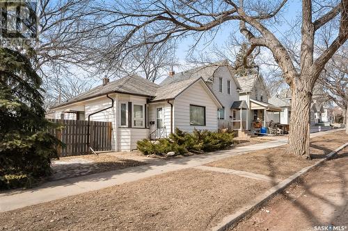 872 5Th Avenue Nw, Moose Jaw, SK - Outdoor