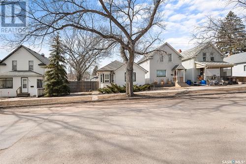 872 5Th Avenue Nw, Moose Jaw, SK - Outdoor With Facade