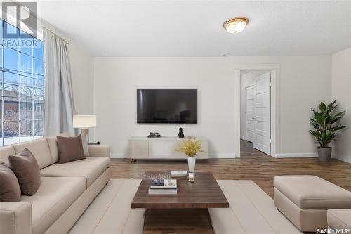 410 - Amherst Avenue, Viscount, SK - Indoor Photo Showing Living Room