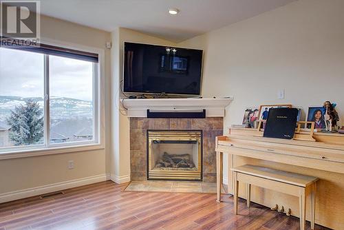 1640 Merlot Drive, West Kelowna, BC - Indoor Photo Showing Living Room With Fireplace
