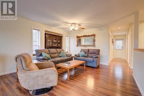 1640 Merlot Drive, West Kelowna, BC - Indoor Photo Showing Living Room
