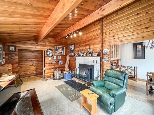4848 Hammond Avenue, Edgewater, BC - Indoor Photo Showing Living Room With Fireplace