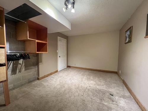 4848 Hammond Avenue, Edgewater, BC - Indoor Photo Showing Other Room