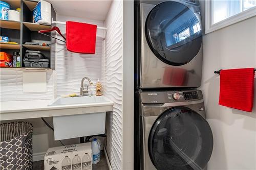 84 Sandra Crescent, Grimsby, ON - Indoor Photo Showing Laundry Room