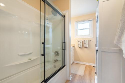 84 Sandra Crescent, Grimsby, ON - Indoor Photo Showing Bathroom
