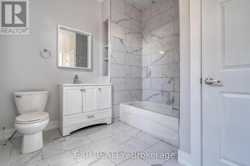 81 Colbourne St, Hamilton, ON - Indoor Photo Showing Bathroom