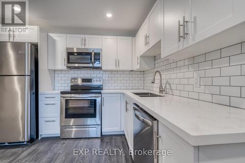 81 Colbourne Street, Hamilton, ON - Indoor Photo Showing Kitchen With Stainless Steel Kitchen With Double Sink With Upgraded Kitchen