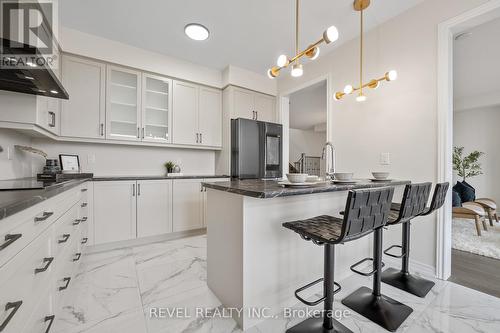 199 Vanilla Trail, Niagara Falls, ON - Indoor Photo Showing Kitchen With Upgraded Kitchen