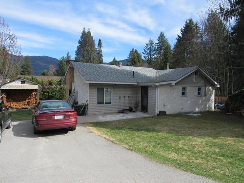 2229 11Th Avenue, Castlegar, BC - Outdoor