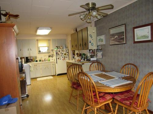 2229 11Th Avenue, Castlegar, BC - Indoor Photo Showing Dining Room