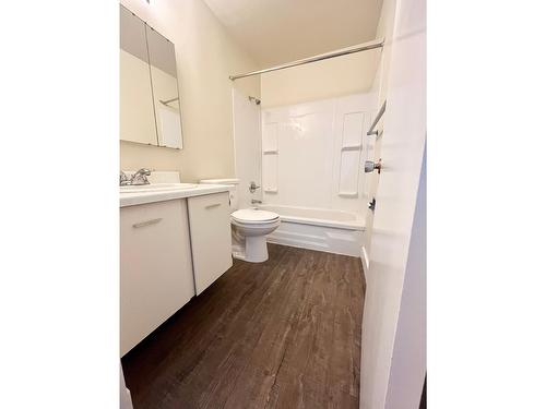 218 - 2117 2Nd Street, Cranbrook, BC - Indoor Photo Showing Bathroom