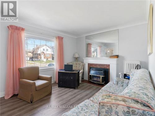 327 Darling Street, Brantford, ON - Indoor Photo Showing Living Room With Fireplace