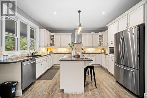 16 Harmonious Drive, Kawartha Lakes, ON - Indoor Photo Showing Kitchen With Upgraded Kitchen