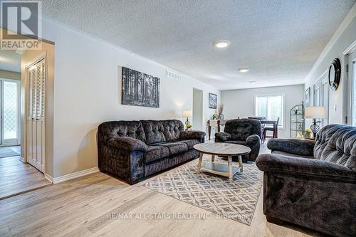 4568 County Rd 45, Hamilton Township, ON - Indoor Photo Showing Living Room