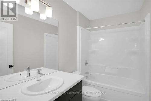 #114 -93 Stonefield Lane, Middlesex Centre, ON - Indoor Photo Showing Bathroom