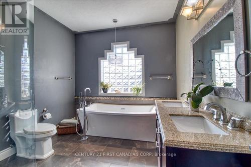 7242 Grande River Line, Chatham-Kent (Chatham), ON - Indoor Photo Showing Bathroom