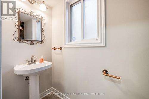 118 Mowat Cres, Halton Hills, ON - Indoor Photo Showing Bathroom