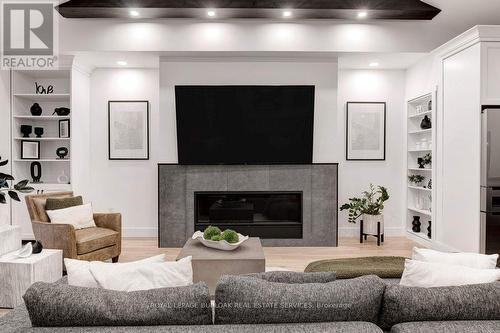 671 Peele Boulevard, Burlington, ON - Indoor Photo Showing Living Room With Fireplace