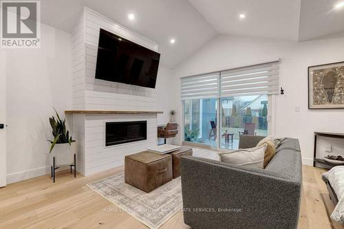 671 Peele Blvd, Burlington, ON - Indoor Photo Showing Living Room With Fireplace