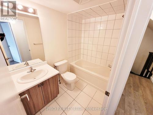 #55 -300 Alex Gardner Circ, Aurora, ON - Indoor Photo Showing Bathroom
