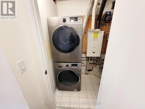 #55 -300 Alex Gardner Circ, Aurora, ON - Indoor Photo Showing Laundry Room