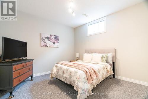 16 Fawn Cres, Barrie, ON - Indoor Photo Showing Bedroom