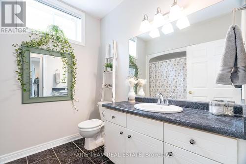 16 Fawn Cres, Barrie, ON - Indoor Photo Showing Bathroom