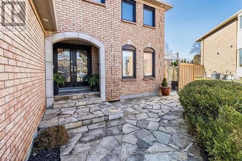 4338 Spinningdale Court, Mississauga, ON - Outdoor