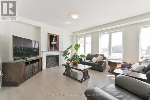 115 Halldorson Ave, Aurora, ON - Indoor Photo Showing Living Room With Fireplace