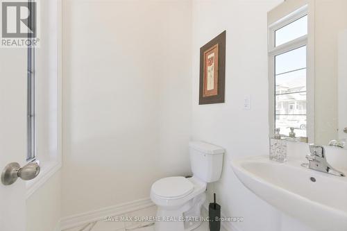 115 Halldorson Ave, Aurora, ON - Indoor Photo Showing Bathroom
