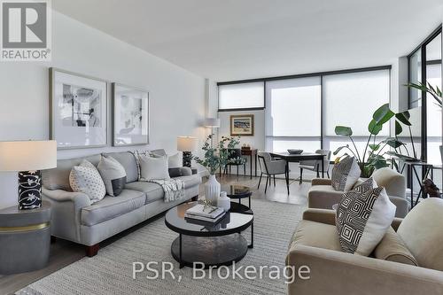 #803 -616 Avenue Rd, Toronto, ON - Indoor Photo Showing Living Room